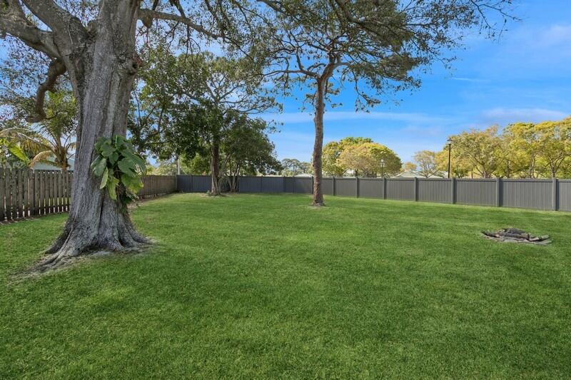 120 Greentree Circle Jupiter, FL 33458 - Photo 9 of 28 Fenced Yard