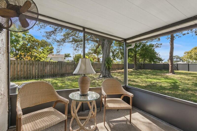 120 Greentree Circle Jupiter, FL 33458 - Photo 10 of 28 Screened Lanai