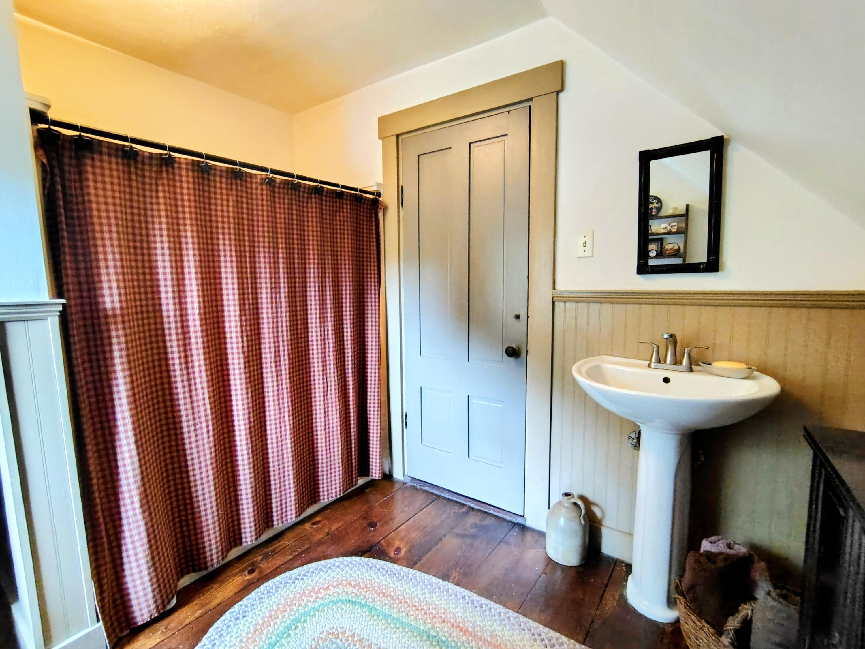 30 Harbor Road Friendship, ME 04547 - Photo 21 of 32 2nd floor batheroom