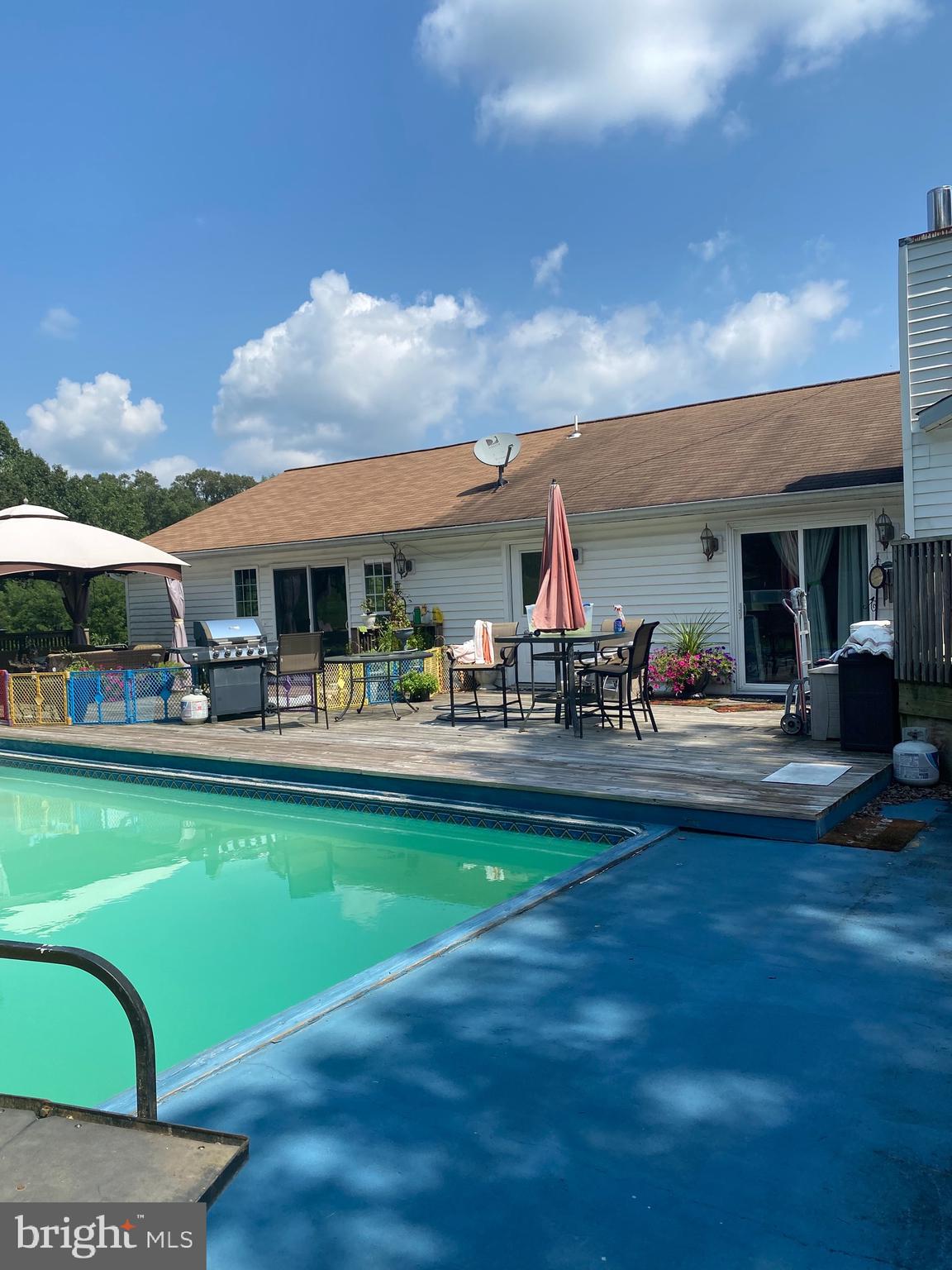 22313 Evergreen Mills Road Leesburg, VA 20175 - Photo 5 of 8 In ground swimming pool off back deck