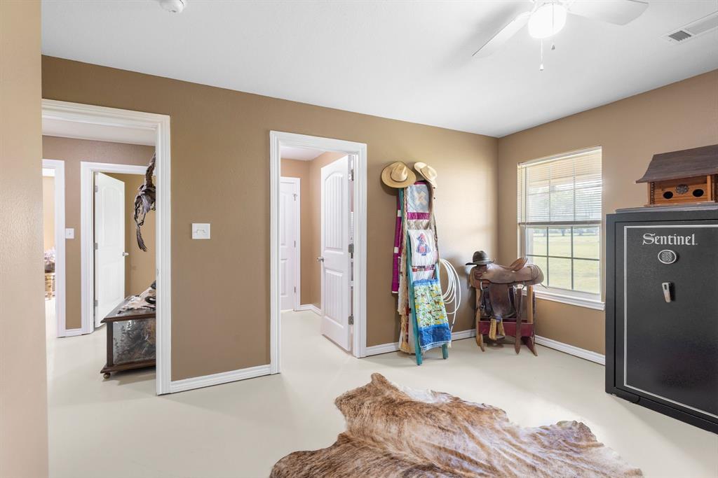 660 Milton-Minter Road Deport, TX 75435 - Photo 31 of 40 a living room with furniture window and a table