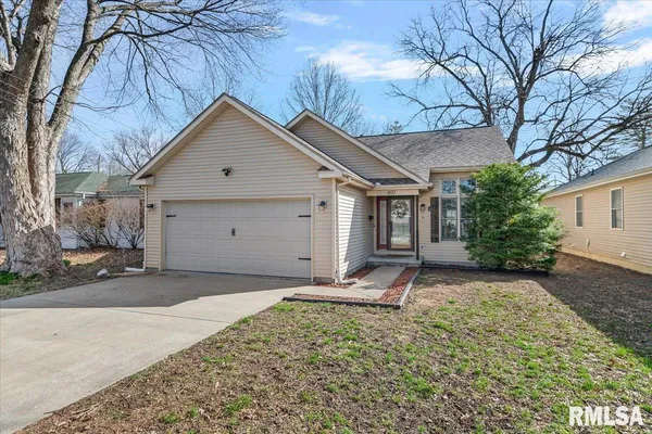 $179,900 | 407 South 7th Street, Auburn, IL 62615