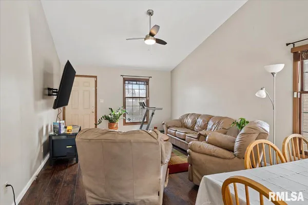 $179,900 | 407 South 7th Street, Auburn, IL 62615