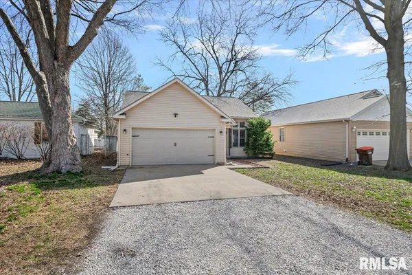 $179,900 | 407 South 7th Street, Auburn, IL 62615