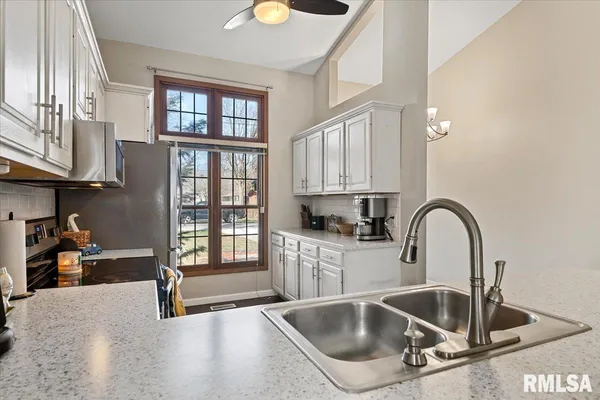 $179,900 | 407 South 7th Street, Auburn, IL 62615