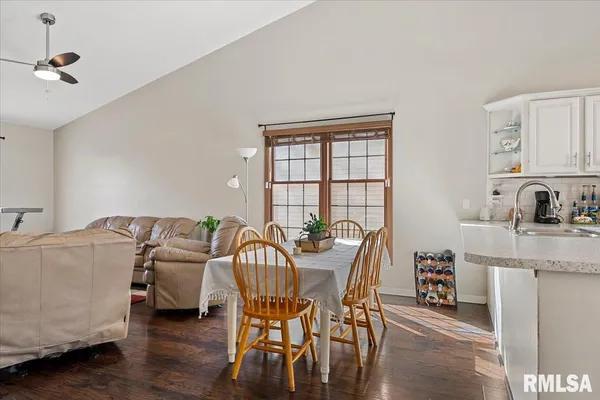 $179,900 | 407 South 7th Street, Auburn, IL 62615