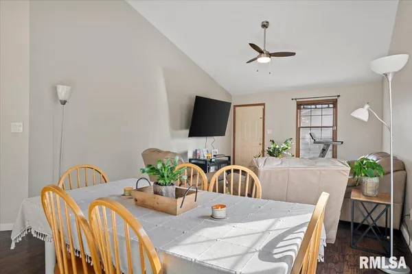 $179,900 | 407 South 7th Street, Auburn, IL 62615