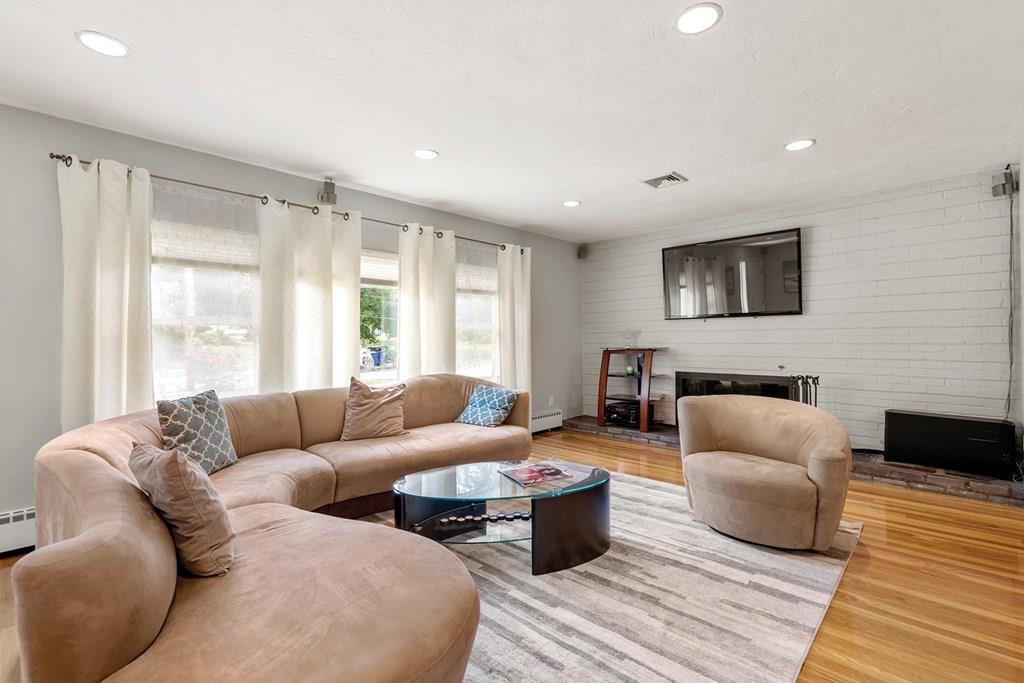 93 Wendell Road Newton, MA 02459 - Photo 3 of 38
