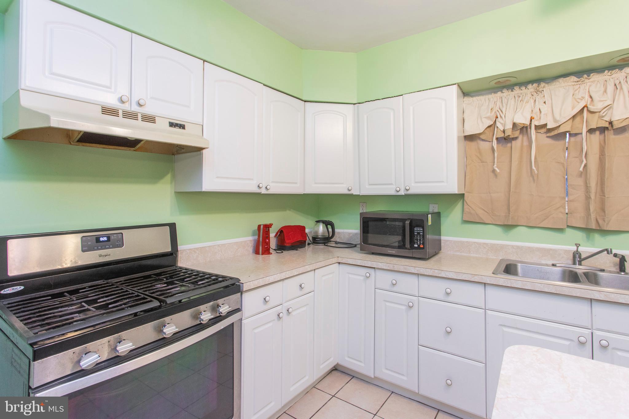 1820 Wynnewood Road Philadelphia, PA 19151 - Photo 13 of 34 Kitchen