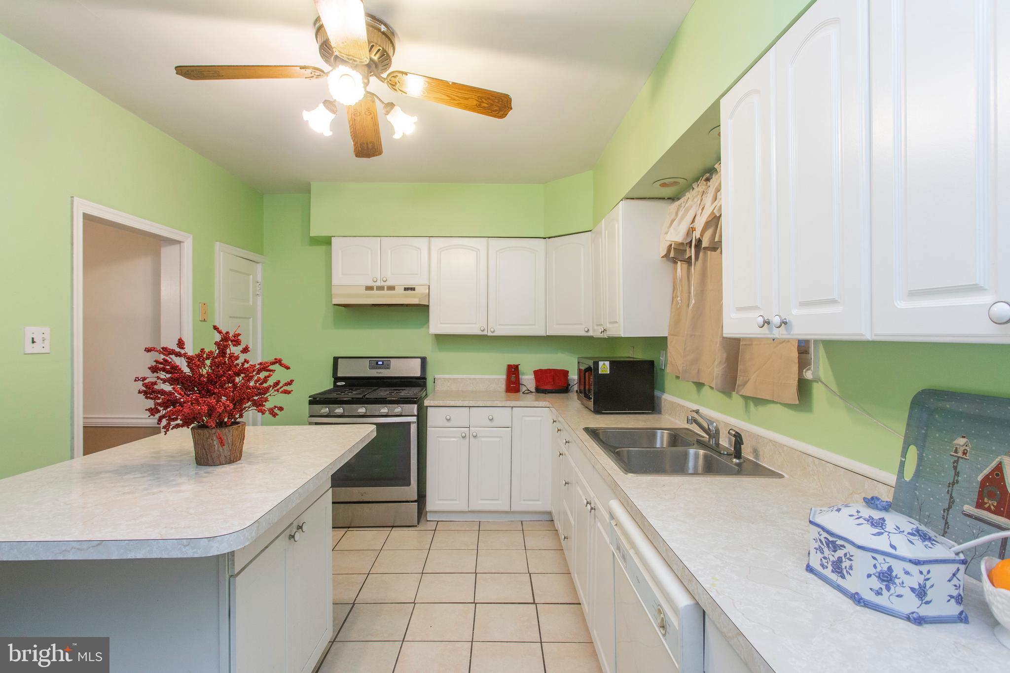 1820 Wynnewood Road Philadelphia, PA 19151 - Photo 14 of 34 Kitchen
