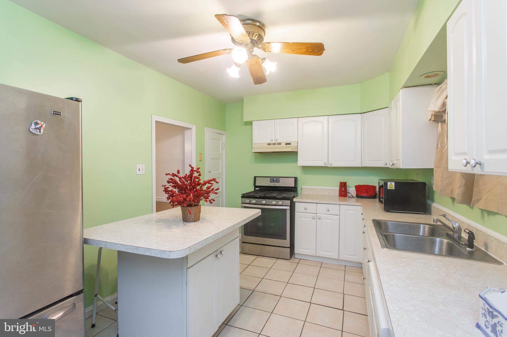 1820 Wynnewood Road Philadelphia, PA 19151 - Photo 15 of 34 Kitchen