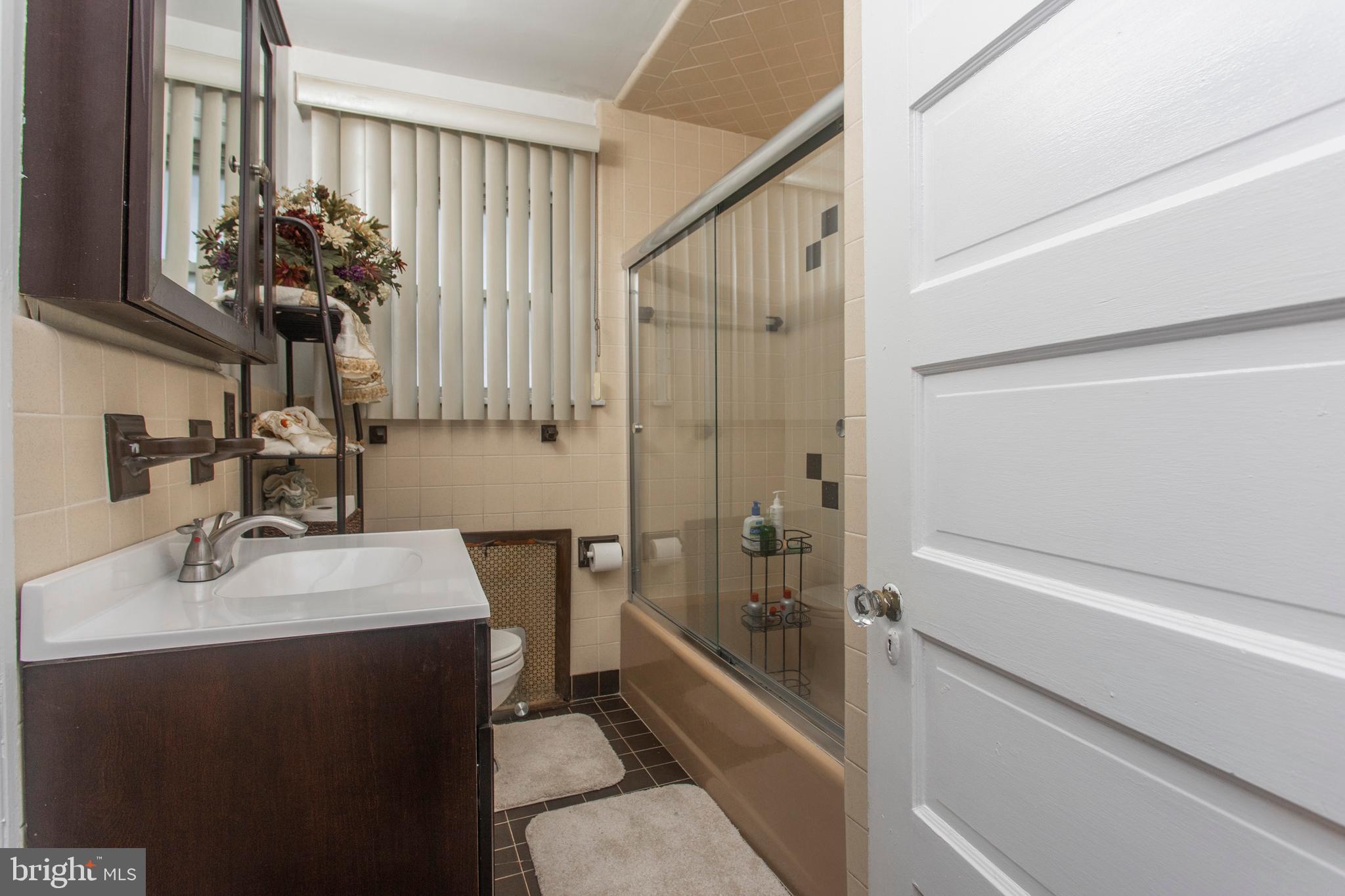 1820 Wynnewood Road Philadelphia, PA 19151 - Photo 19 of 34 Second Floor Hall Bath
