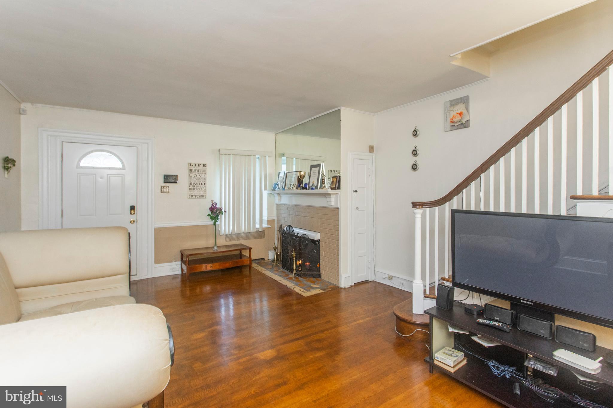 1820 Wynnewood Road Philadelphia, PA 19151 - Photo 5 of 34 Living room