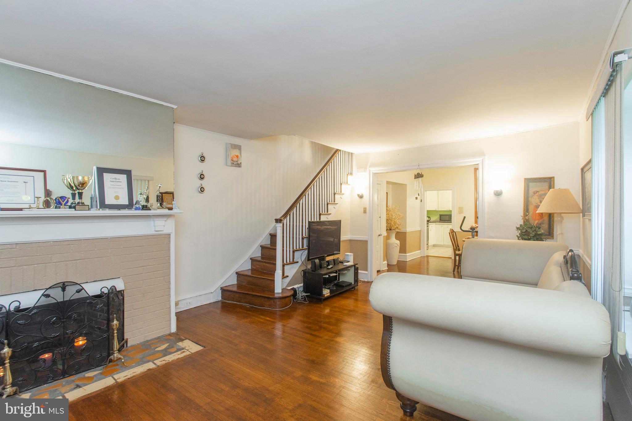 1820 Wynnewood Road Philadelphia, PA 19151 - Photo 6 of 34 Living room