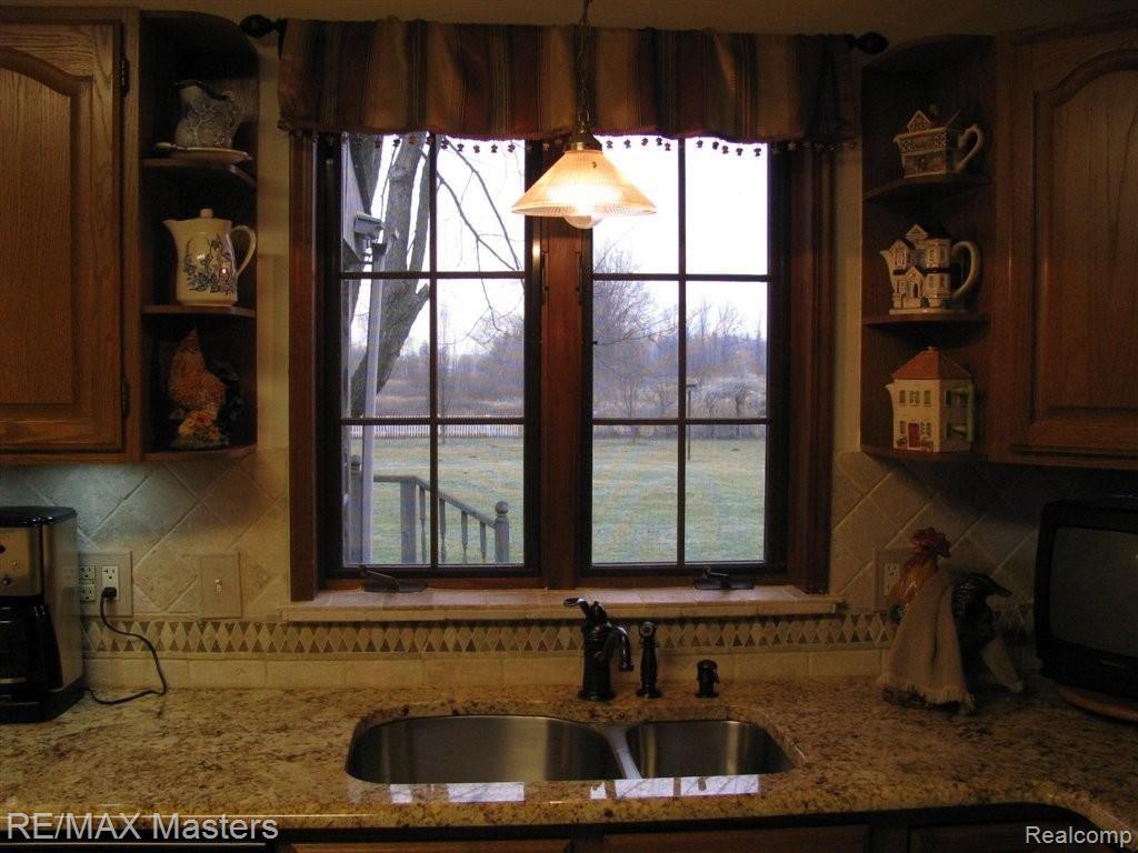 28380 Sibley Road Romulus, MI 48174 - Photo 6 of 25 034.JPG