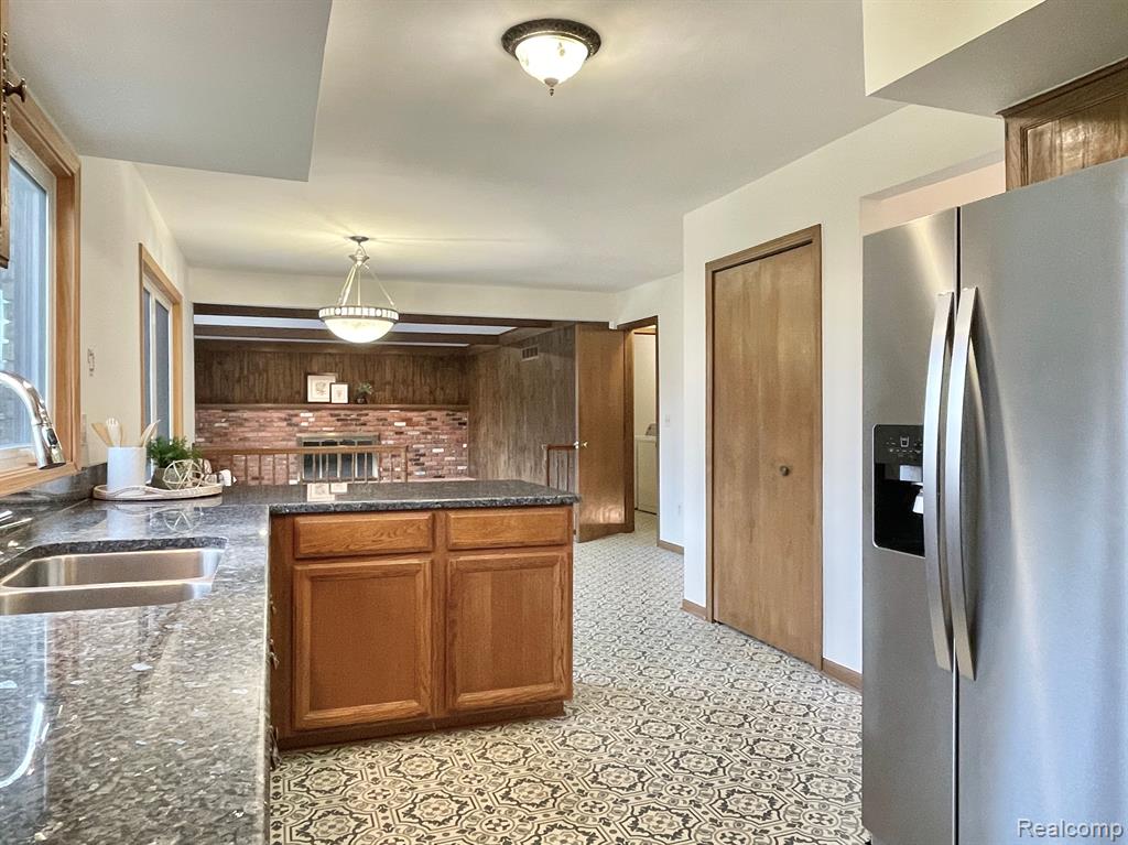 5009 Aintree Road Rochester, MI 48306 - Photo 12 of 41