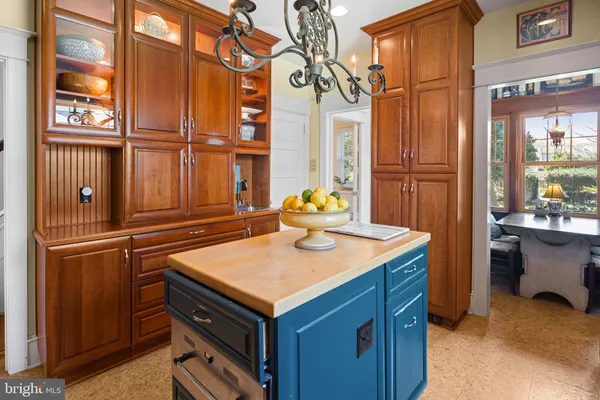 $695,000 | 202 Linden Avenue, Riverton, NJ 08077