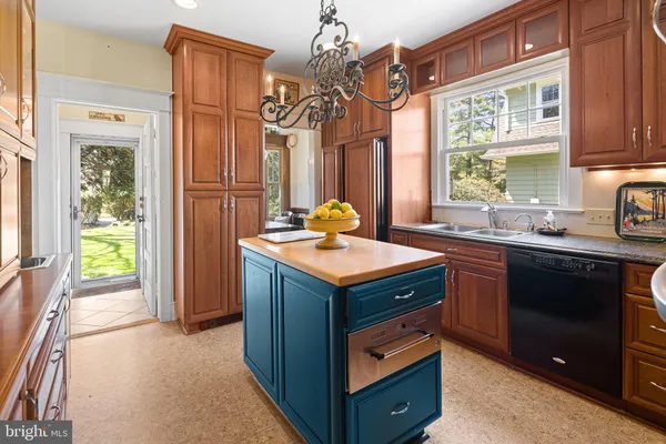 $695,000 | 202 Linden Avenue, Riverton, NJ 08077