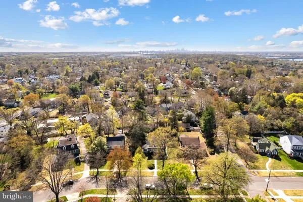 $695,000 | 202 Linden Avenue, Riverton, NJ 08077