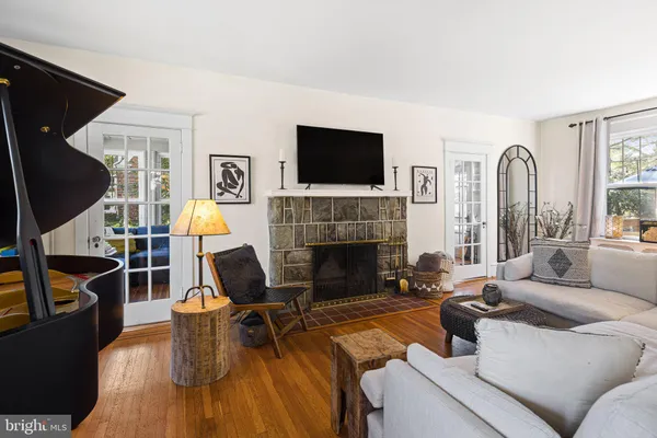 $695,000 | 202 Linden Avenue, Riverton, NJ 08077