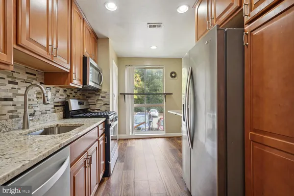 $1,650 | 5614 Bloomfield Drive, Unit 104, Alexandria, VA 22312