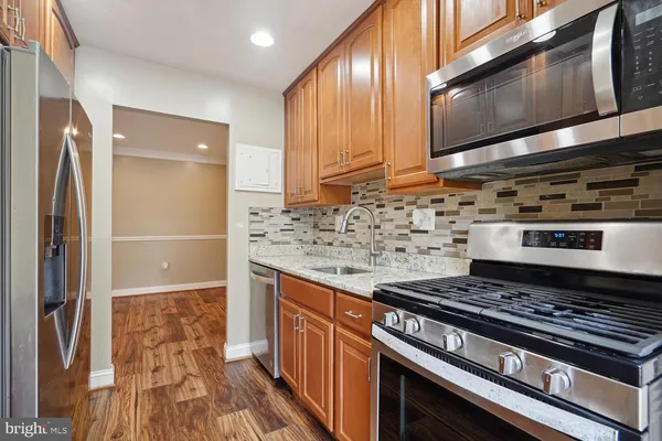 $1,650 | 5614 Bloomfield Drive, Unit 104, Alexandria, VA 22312