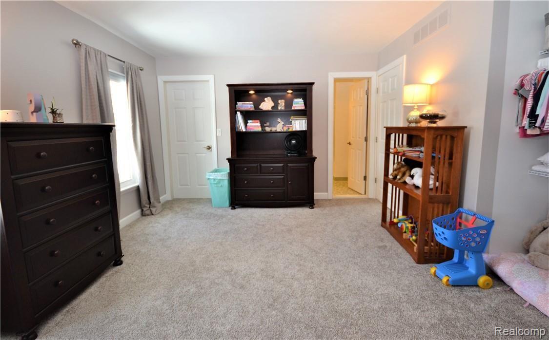 36104 Fredericksburg Road Farmington, MI 48331 - Photo 28 of 49 5 Interior 14.JPG