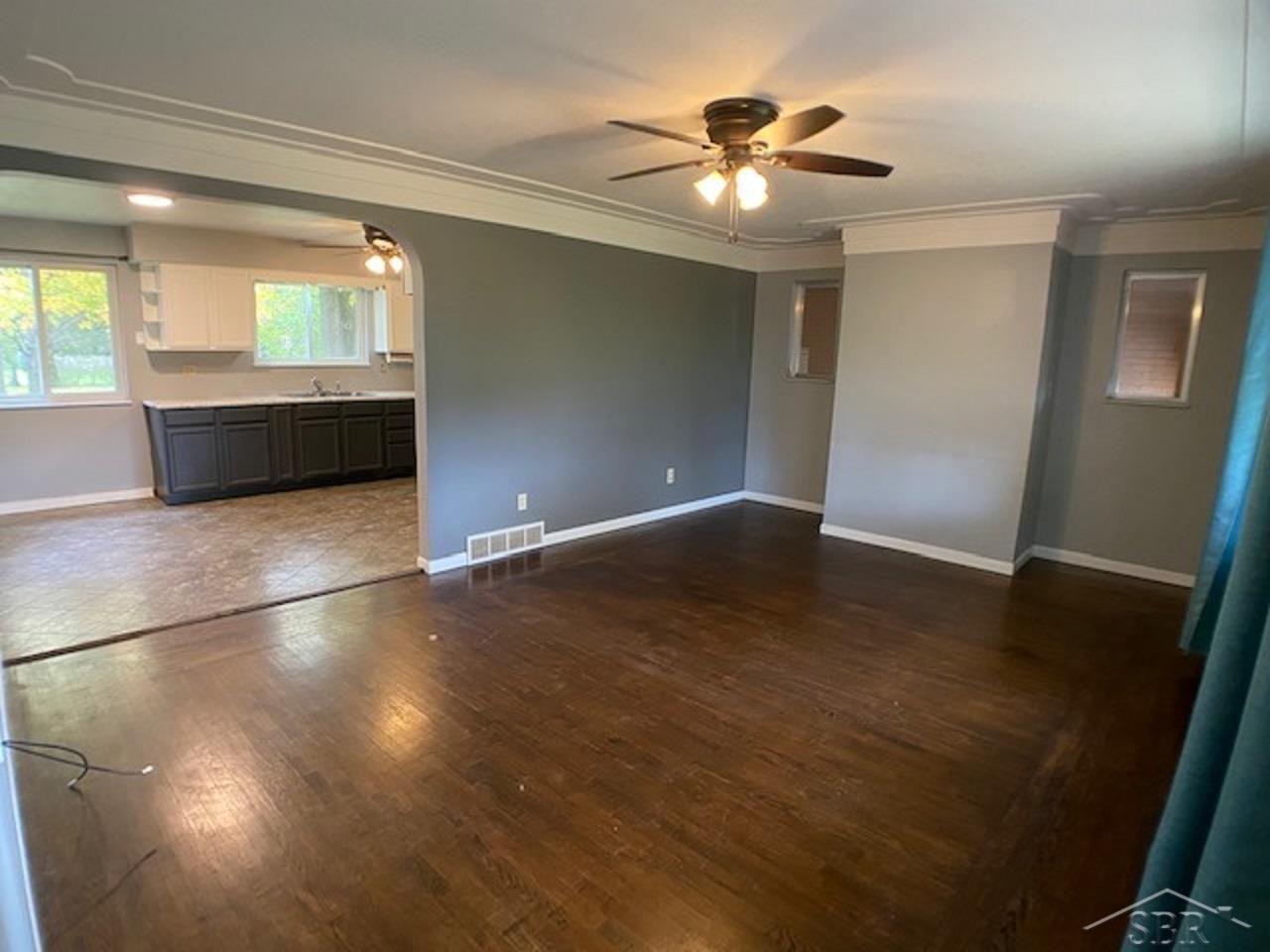 5112 Sherman Road Saginaw, MI 48604 - Photo 7 of 25 50059677-6.JPG