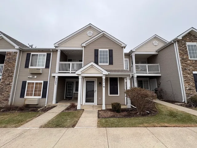 $1,500 | 2219 Silverstone Drive, Unit 2219, Carpentersville, IL 60110