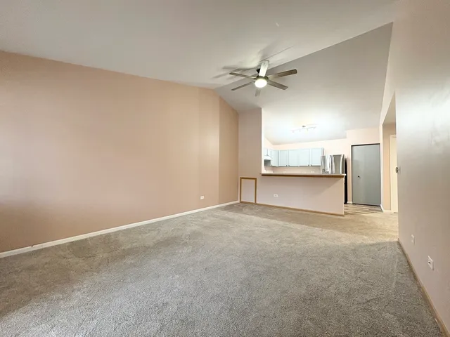 $1,500 | 2219 Silverstone Drive, Unit 2219, Carpentersville, IL 60110