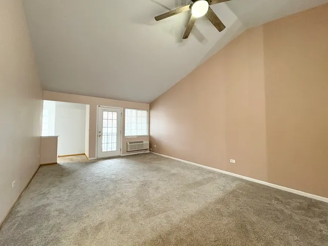 $1,500 | 2219 Silverstone Drive, Unit 2219, Carpentersville, IL 60110