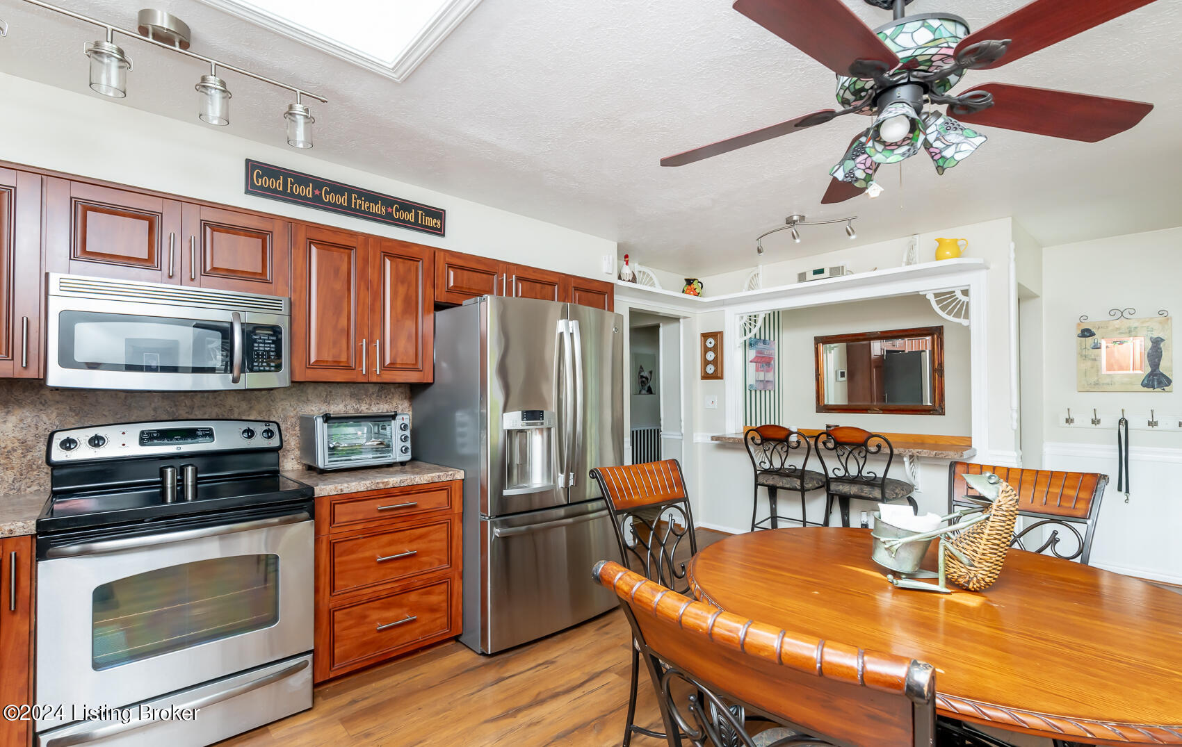 3813 Cutler Road Louisville, KY 40219 - Photo 17 of 39 Stainless steel appliances remain