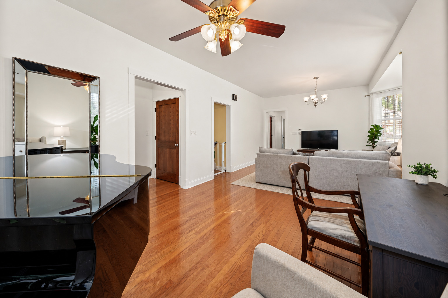 4313 North Ridgeway Avenue Chicago, IL 60618 - Photo 6 of 48 Gallery Image 6