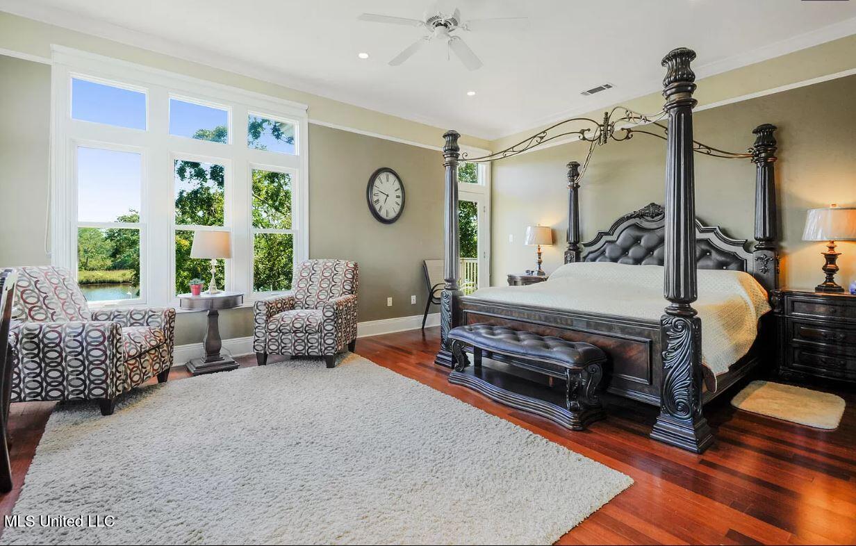 13 Keyser Lane Gulfport, MS 39507 - Photo 30 of 43 24.0 UPSTAIRS PRIMARY BR1 SE FACING