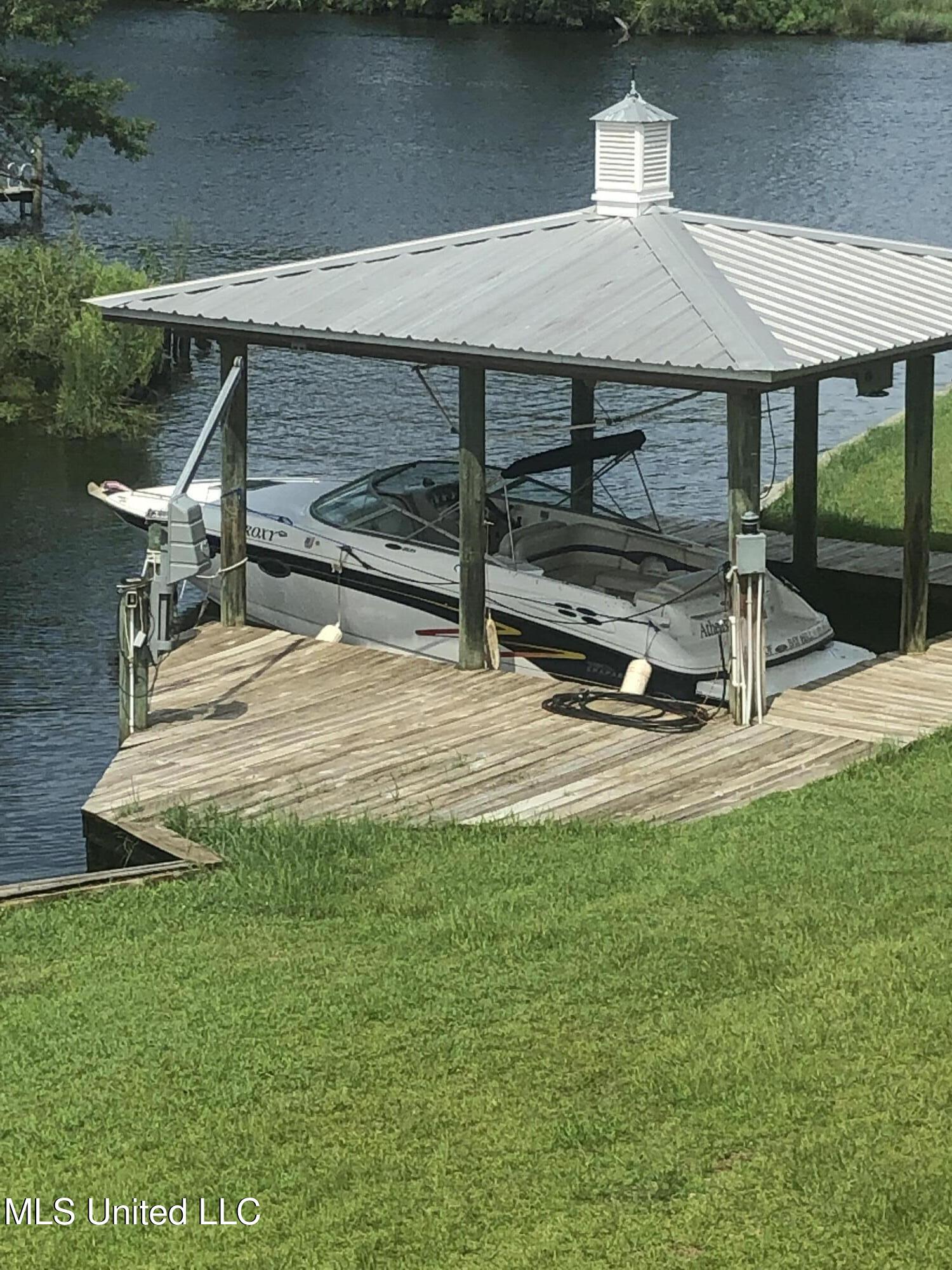 13 Keyser Lane Gulfport, MS 39507 - Photo 39 of 43 30.0 BOATHOUSE HOLDS 30' BOAT