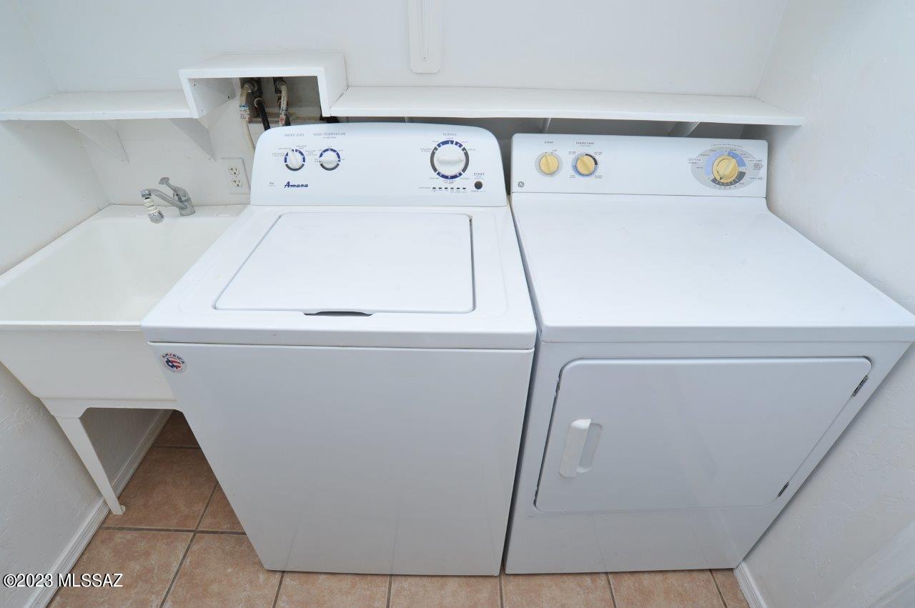 4543 South Valley Road Tucson, AZ 85714 - Photo 33 of 41 a utility room with dryer and washer
