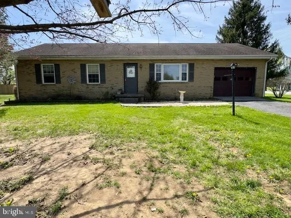 $325,000 | 14 Windsor Lane, Bunker Hill, WV 25413