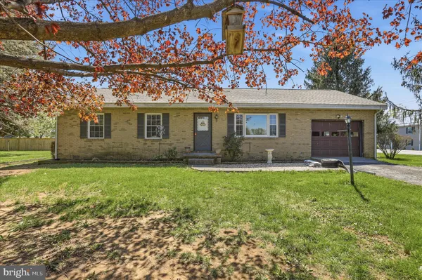 $325,000 | 14 Windsor Lane, Bunker Hill, WV 25413