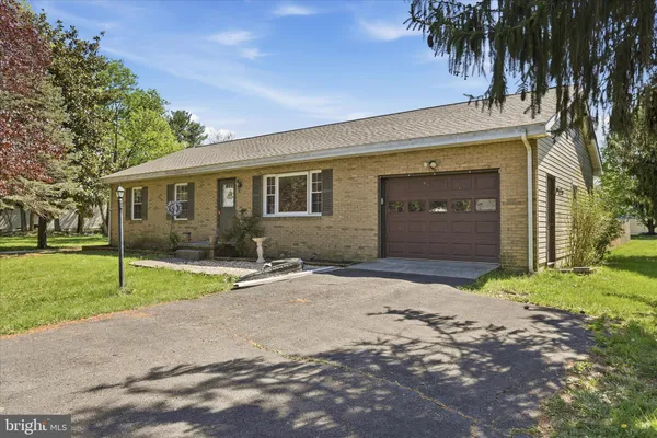 $325,000 | 14 Windsor Lane, Bunker Hill, WV 25413
