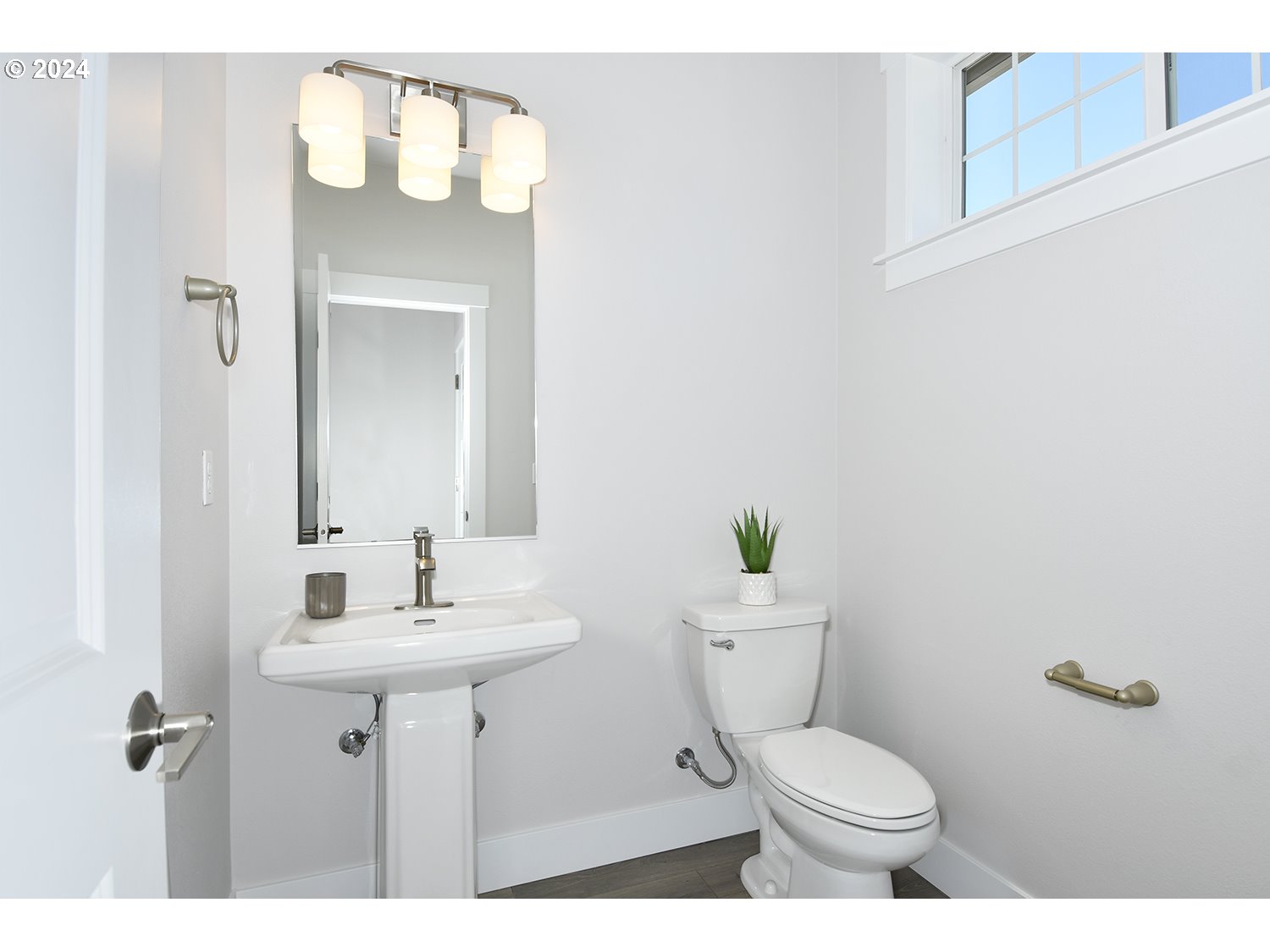 12605 Southwest Strobel Road Beaverton, OR 97007 - Photo 12 of 45 Gallery Image 12