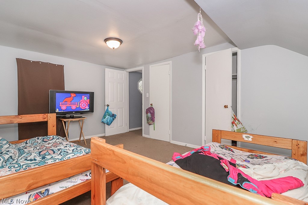 4326 Redding Road Cleveland, OH 44109 - Photo 24 of 33