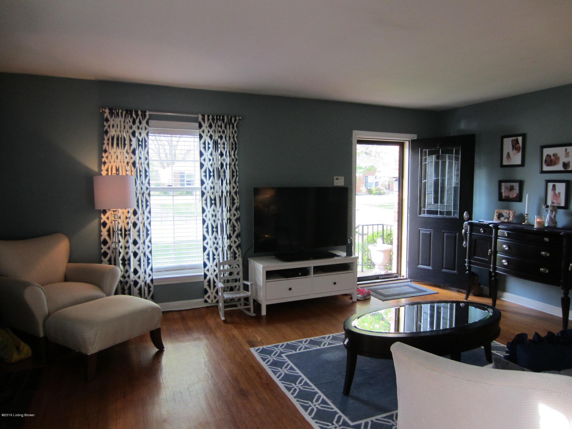 4518 Fox Run Road Louisville, KY 40207 - Photo 3 of 22 IMG_1432