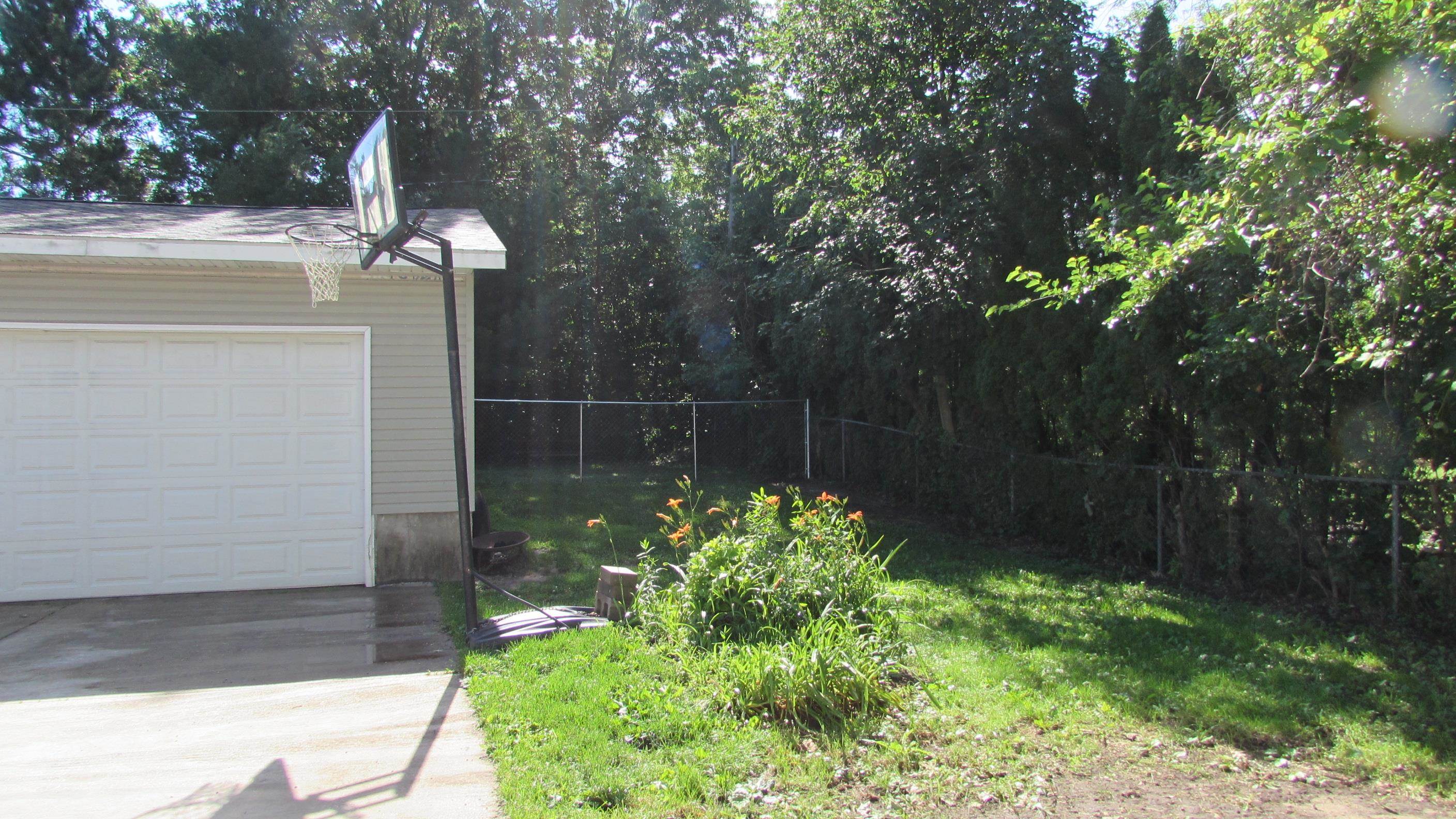 2387 S Park Beloit, WI 53511 - Photo 22 of 30