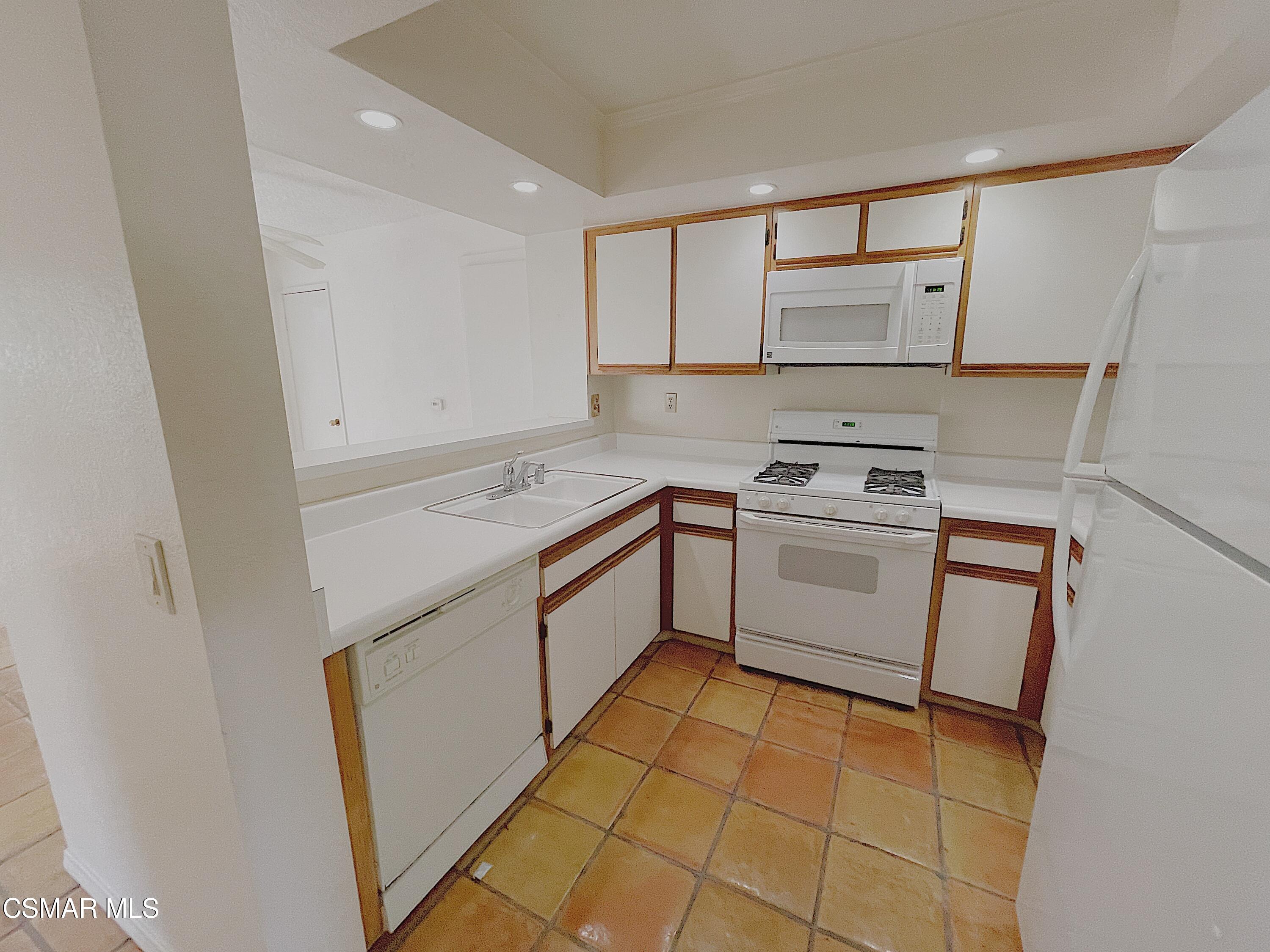 1195 Fitzgerald Road, Unit D Simi Valley, CA 93065 - Photo 6 of 15 IMG_7523