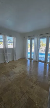 $1,900 | 2185 Northeast 123rd Street, Unit 101, North Miami, FL 33181
