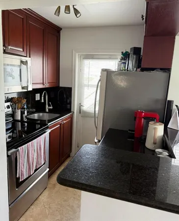 $1,900 | 2185 Northeast 123rd Street, Unit 101, North Miami, FL 33181
