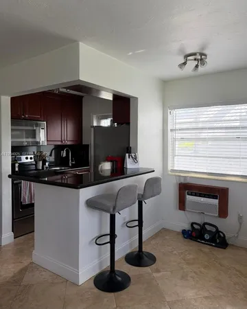 $1,900 | 2185 Northeast 123rd Street, Unit 101, North Miami, FL 33181
