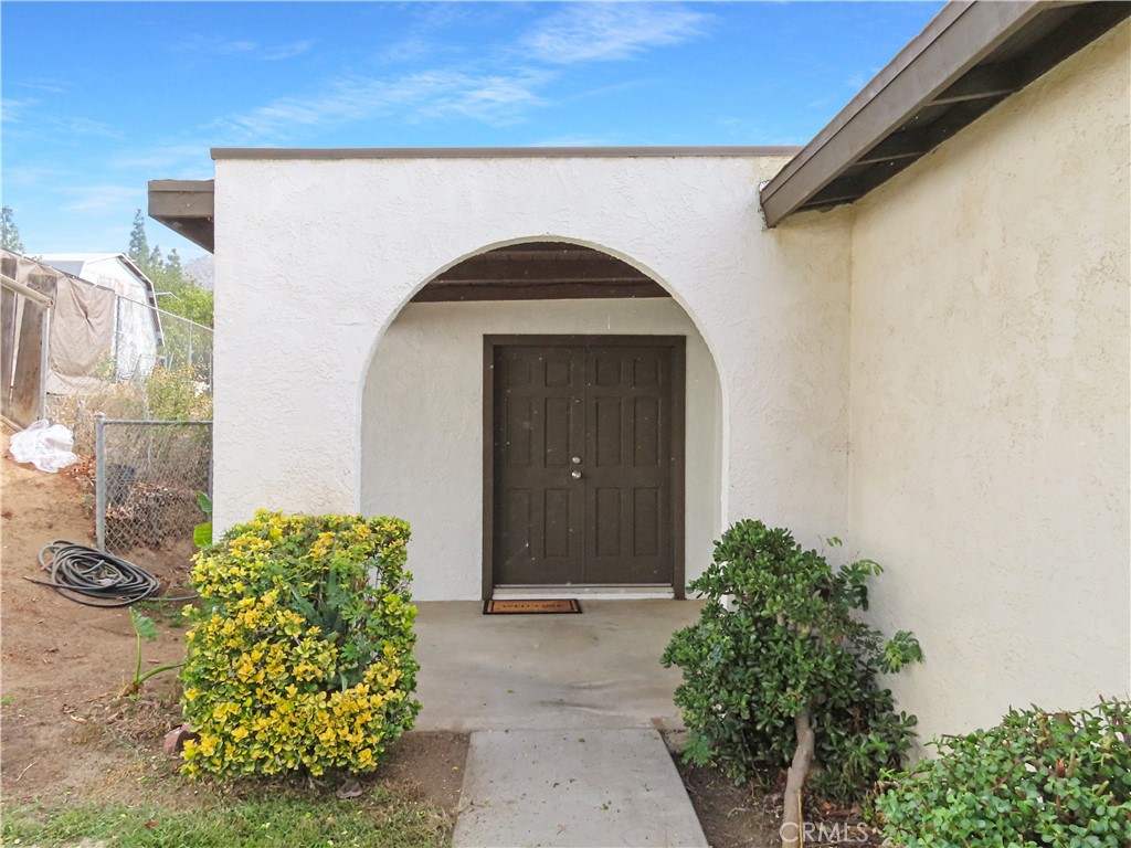 6149 La Sierra Avenue Riverside, CA 92505 - Photo 5 of 37 a front view of a house with garden