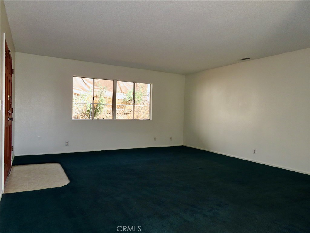 6149 La Sierra Avenue Riverside, CA 92505 - Photo 8 of 37 an empty room with a window