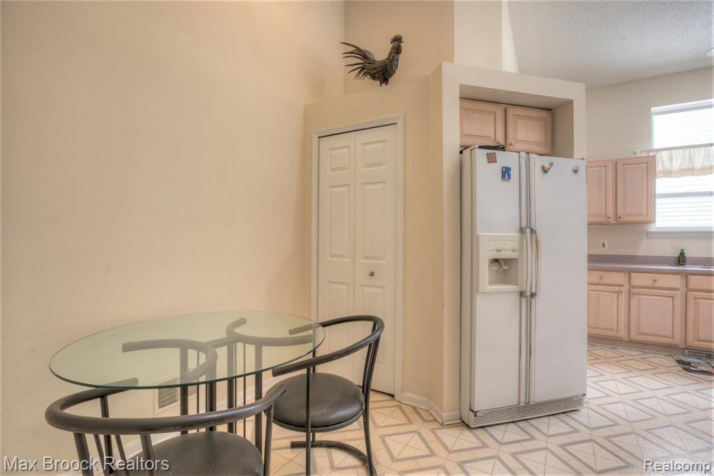 4912 Georgetown Drive Rochester, MI 48306 - Photo 6 of 18